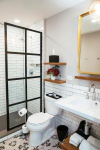 Wicker Park Inn tesisinde bir banyo