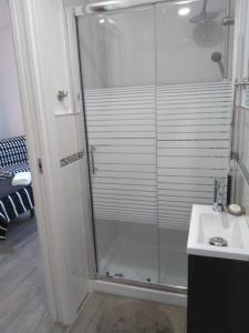Ένα μπάνιο στο Habitaciones IFAE
