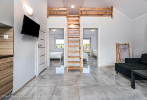 TV a/nebo společenská místnost v ubytování Domki Letniskowe Dunaj