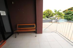 Ayr Traveller's Motel的阳台或露台