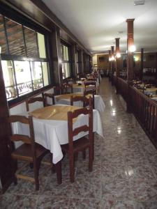 A restaurant or other place to eat at Hotel Miguel Pereira