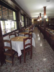 Hotel Miguel Pereira 레스토랑 또는 맛집