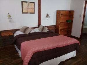 Un pat sau paturi într-o cameră la Cabañas Mapuche