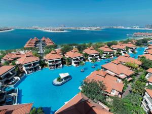 an aerial view of a resort with a large swimming pool at Anantara The Palm Dubai Resort in Dubai