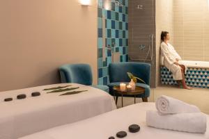 Postel nebo postele na pokoji v ubytování Leonardo Hotel Negev