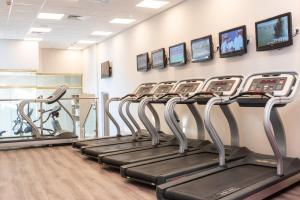 Fitness centrum a/nebo fitness zařízení v ubytování Leonardo Hotel Negev