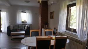 Fotografia z galérie ubytovania House Tudić v destinácii Drežnik Grad