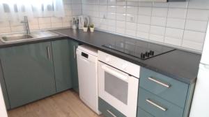 Kuchyň nebo kuchyňský kout v ubytování Dimitra Apartment