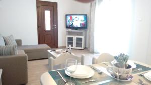 TV a/nebo společenská místnost v ubytování Dimitra Apartment