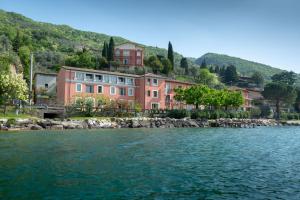 Gallery image of Hotel Residence Sirenella in Torri del Benaco
