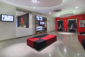 Lobby o reception area sa Red Planet Ortigas