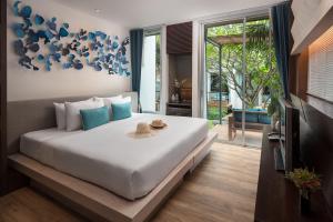 a bedroom with a large white bed with hats on it at Idyllic Concept Resort in Ko Lipe