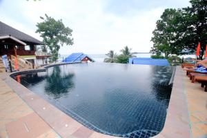 Wok Tum的住宿－Tharathip Resort Koh Phangan - SHA Plus，相簿中的一張相片