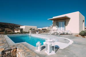 Bazén v ubytovaní Schinoza Luxury Suites alebo v jeho blízkosti
