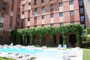 المسبح في Hotel Relax Marrakech أو بالجوار