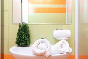 a bathroom with towels sitting on a sink at Guest house libertà in Balestrate