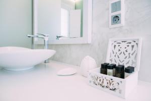 Kúpeľňa v ubytovaní Schinoza Luxury Suites