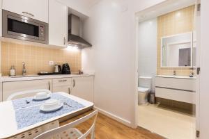 Virtuvė arba virtuvėlė apgyvendinimo įstaigoje Dream Chiado Apartments