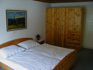 a bedroom with a large bed with a wooden headboard at Ferienhaus-Loidl in Bad Ischl