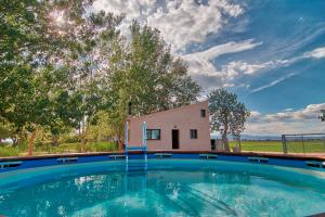 The swimming pool at or close to La Illeta