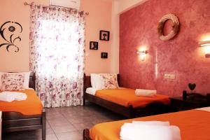 Ένα ή περισσότερα κρεβάτια σε δωμάτιο στο George's Place +36 φωτογραφίες