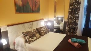 Łóżko lub łóżka w pokoju w obiekcie Pension Aries