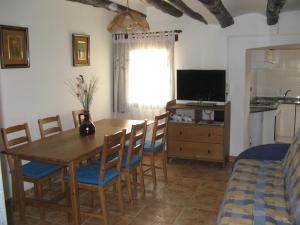 a kitchen and dining room with a table and chairs at Mas de Bruquet in Llimiana