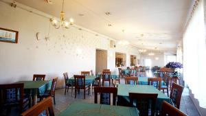 Restaurace v ubytování Willa Białe Piaski Pokoje i Noclegi Białogóra