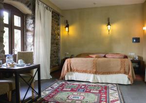 Uma cama ou camas num quarto em Tufenkian Old Dilijan Complex