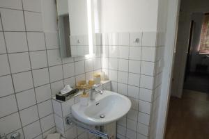 Riverside- Monteurswohnung- Appartement in Hitdorf am Rheinにあるバスルーム