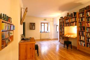 Perpustakaan di hotel