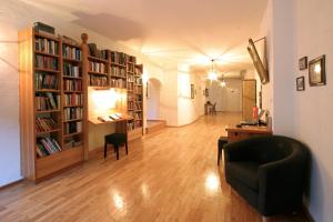 Perpustakaan di hotel