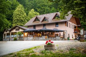 Gallery image of Guest House Frata in Dvor