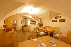 Ruang duduk di Spiele- und Buchhotel Tschitscher