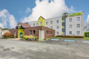 a hotel exterior with a parking lot at B&B HOTEL Goussainville CDG in Goussainville