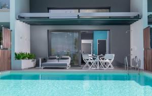 Бассейн в Lagomandra Beach Hotel или поблизости