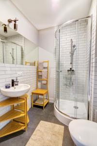 ห้องน้ำของ Apartament Halinka salon, sypialnia, kuchnia, balkon Powierzchnia 50m