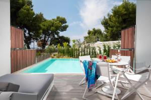 Бассейн в Lagomandra Beach Hotel или поблизости