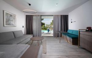 Гостиная зона в Lagomandra Beach Hotel