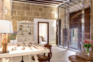 Fotografia z galérie ubytovania Townhouse Can Butxaca By homevillas360 v destinácii Pollença