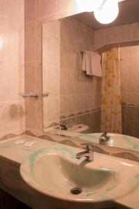 Ванная комната в Kamchia Park Hotel - All Inclusive & Free Parking