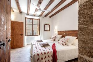 Posteľ alebo postele v izbe v ubytovaní Townhouse Can Butxaca By homevillas360
