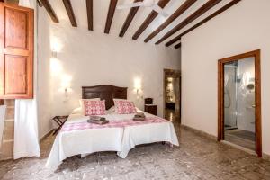 Posteľ alebo postele v izbe v ubytovaní Townhouse Can Butxaca By homevillas360