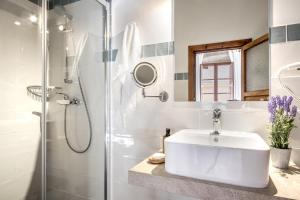 Kúpeľňa v ubytovaní Townhouse Can Butxaca By homevillas360