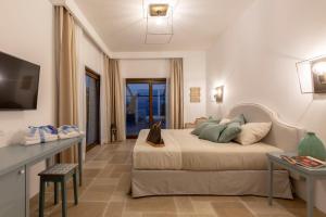 A television and/or entertainment centre at Romantic Relais Sorrento