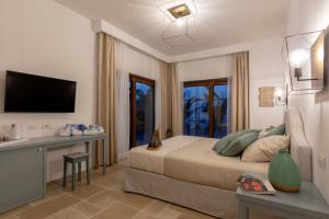 A television and/or entertainment centre at Romantic Relais Sorrento