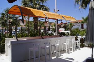 Restoran atau tempat lain untuk makan di Marina Sahil Hotel