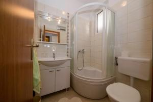 Koupelna v ubytování Apartmani Marica Beg