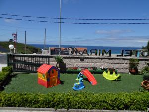 Plac zabaw dla dzieci w obiekcie Hotel Miramar 2** Superior