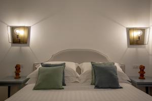 A bed or beds in a room at Romantic Relais Sorrento